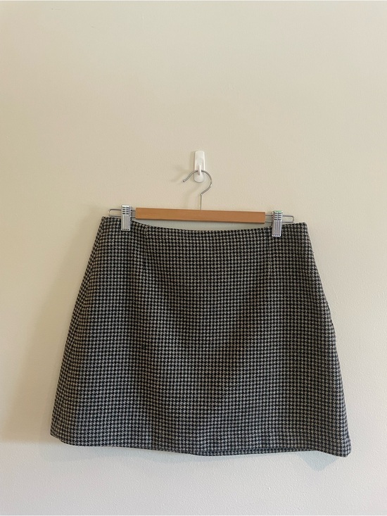 Dynamite Dresses & Skirts - Houndstooth Mini Skirt - Black & Cream